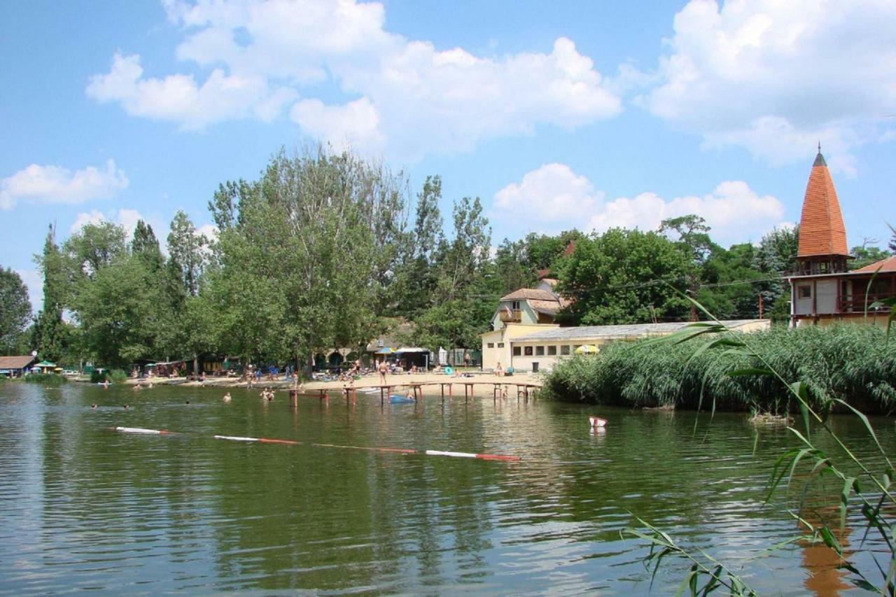 Tavi Panzio Es Etterem Bed and Breakfast Veresegyház Exterior foto