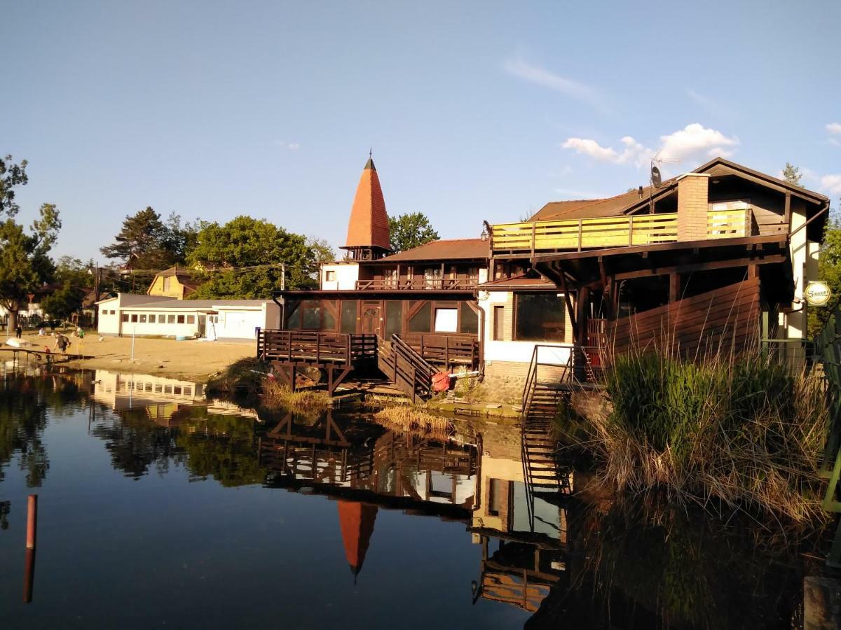 Tavi Panzio Es Etterem Bed and Breakfast Veresegyház Exterior foto