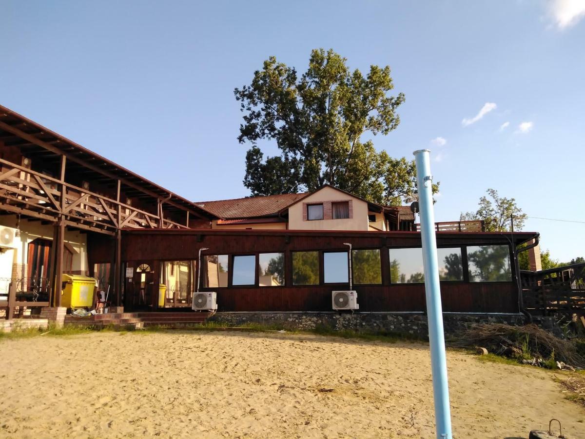 Tavi Panzio Es Etterem Bed and Breakfast Veresegyház Exterior foto