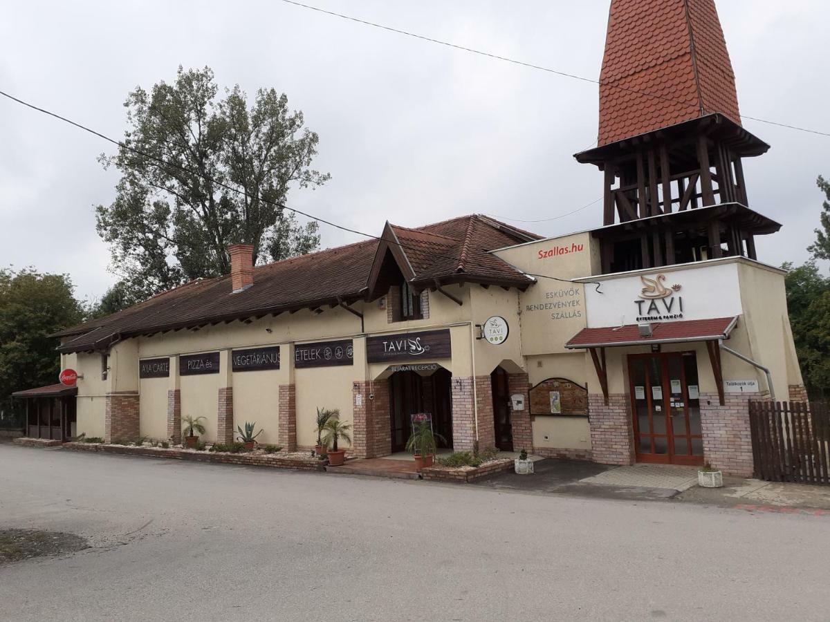 Tavi Panzio Es Etterem Bed and Breakfast Veresegyház Exterior foto
