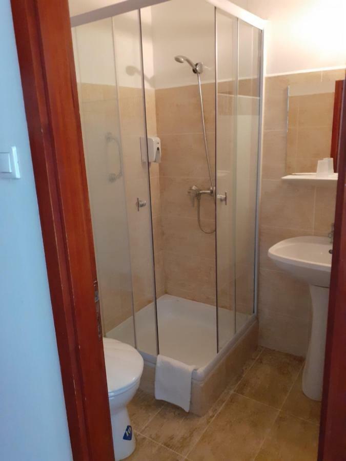 Tavi Panzio Es Etterem Bed and Breakfast Veresegyház Exterior foto