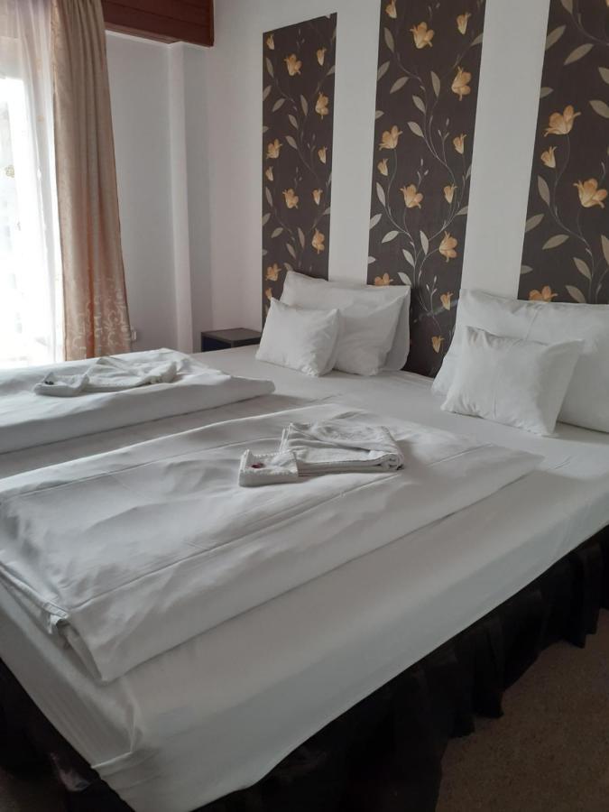 Tavi Panzio Es Etterem Bed and Breakfast Veresegyház Exterior foto
