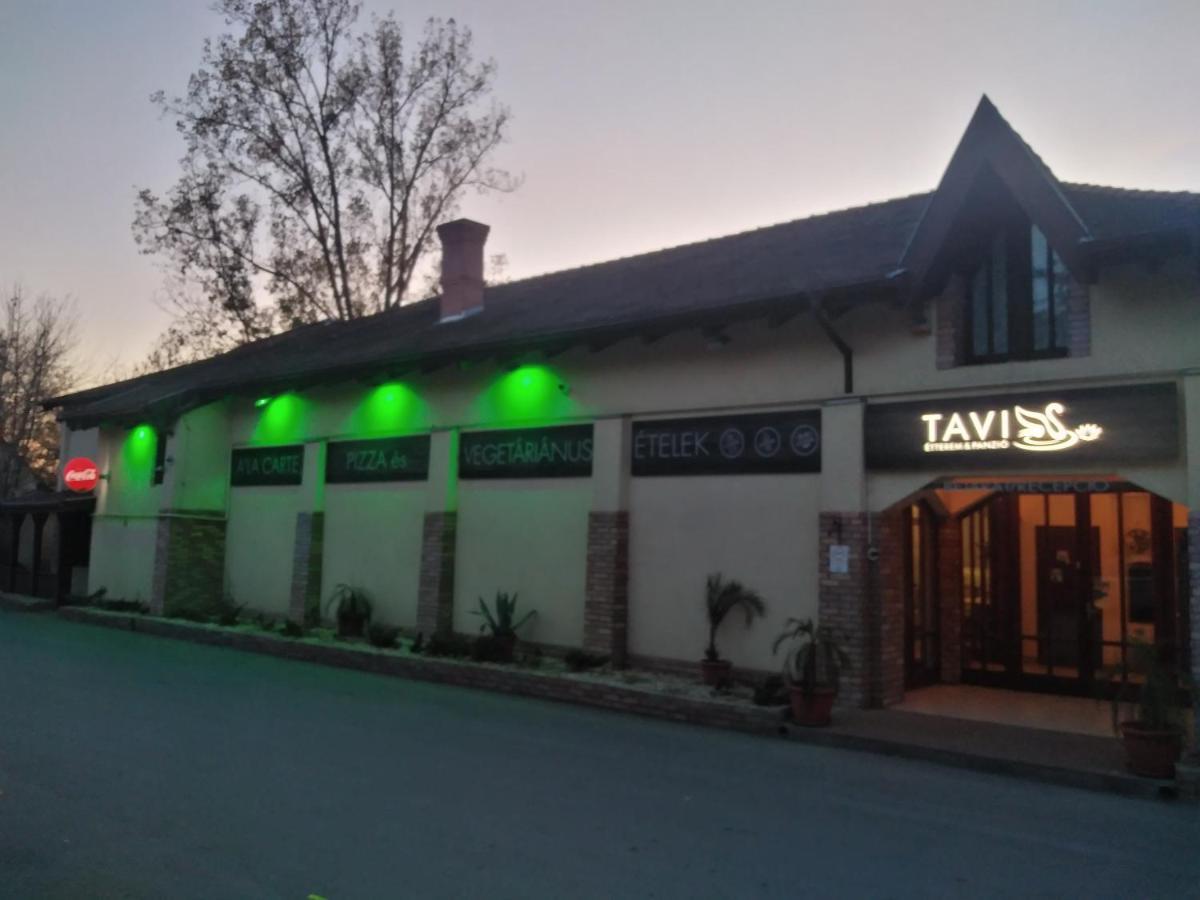 Tavi Panzio Es Etterem Bed and Breakfast Veresegyház Exterior foto