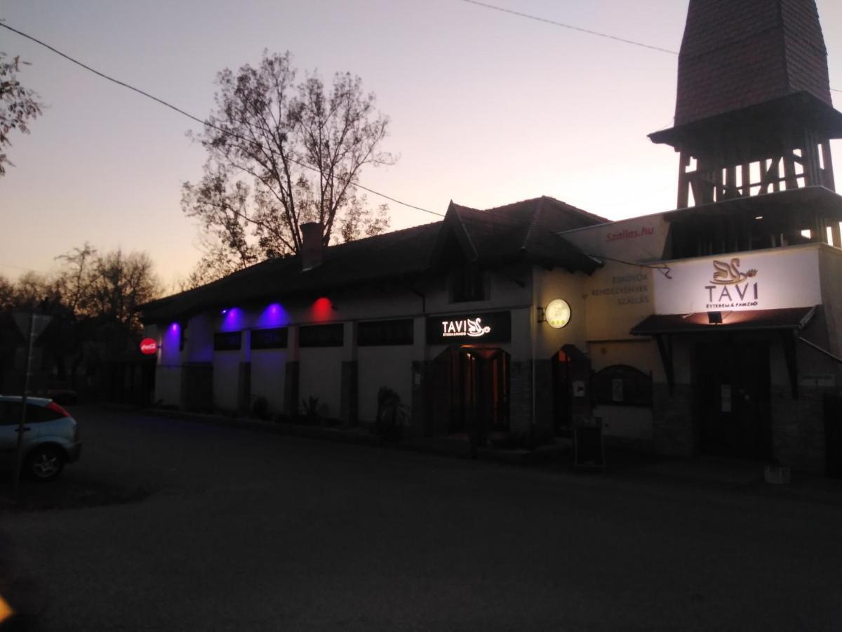 Tavi Panzio Es Etterem Bed and Breakfast Veresegyház Exterior foto